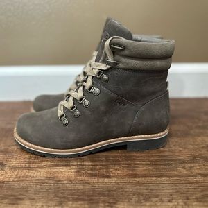 Women’s Chaco Cataluna Explorer Boots size 7 Morel Brown Color